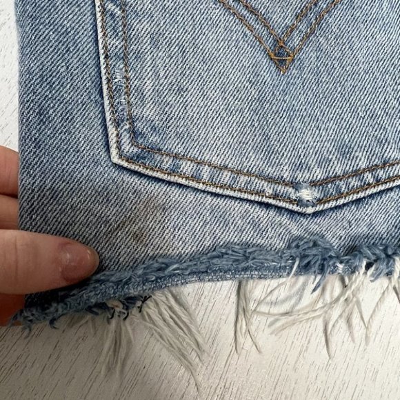 Levi's White Cone Oak Denim Cutoff Shorts Distressed Women's 27 High Rise - Picture 6 of 7